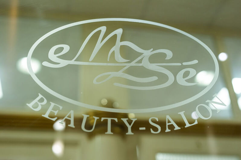 eMZSé Beauty szépségszalon Győr, kozmetika, szépségápolás, Guinot arckezelések, QMS medicosmetics, sminktetoválás, végleges szőrtelenítés